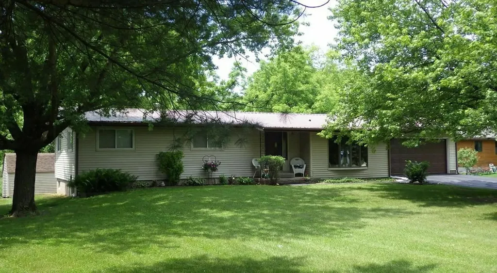18649 166th Avenue Manchester IA 52057
