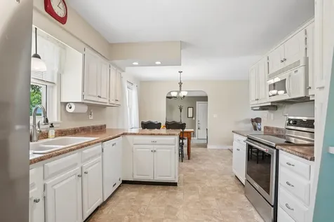 1535 Maxine Avenue Waterloo IA 50701