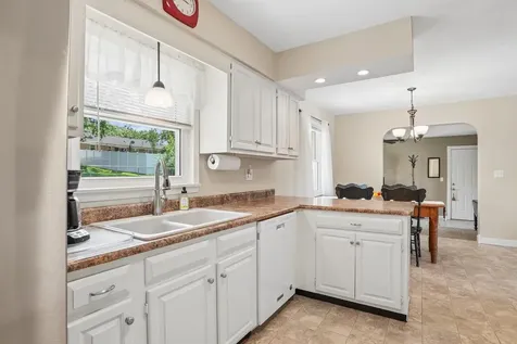 1535 Maxine Avenue Waterloo IA 50701