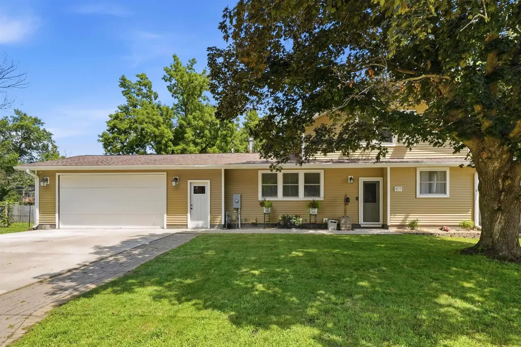 927 W 14th Street Cedar Falls IA 50613