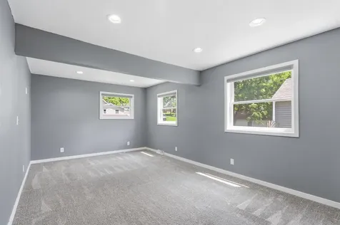 927 W 14th Street Cedar Falls IA 50613