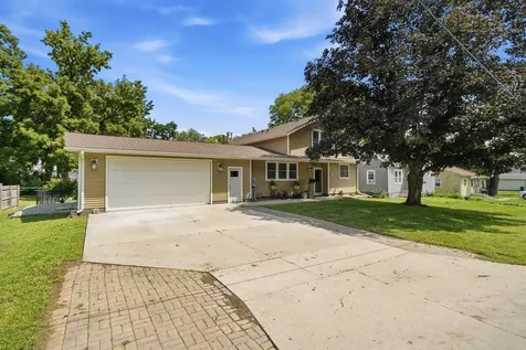 927 W 14th Street Cedar Falls IA 50613