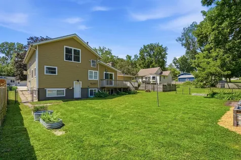 927 W 14th Street Cedar Falls IA 50613