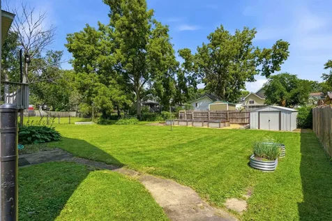 927 W 14th Street Cedar Falls IA 50613