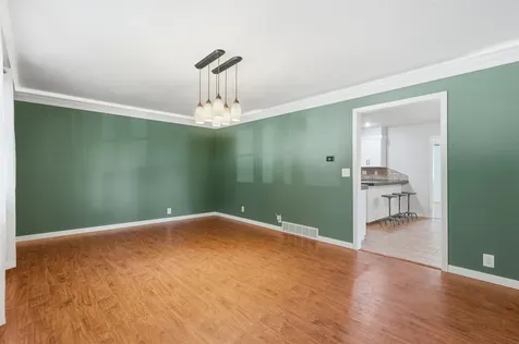 927 W 14th Street Cedar Falls IA 50613