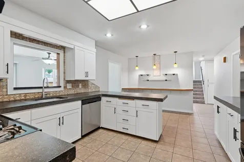 927 W 14th Street Cedar Falls IA 50613