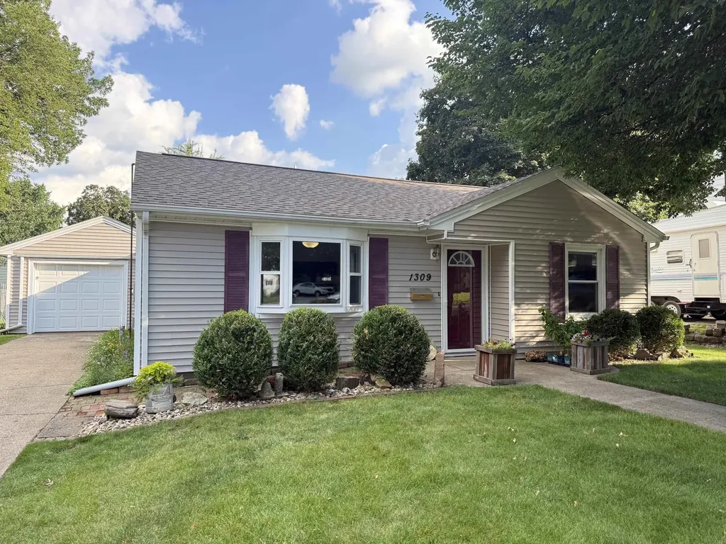 1309 SW 2nd Avenue Waverly IA 50677