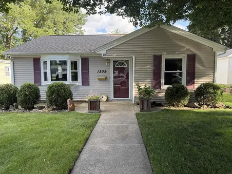 1309 SW 2nd Avenue Waverly IA 50677