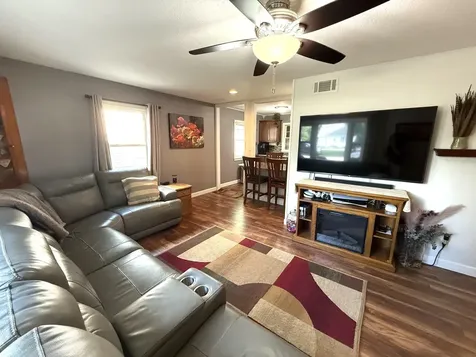 1309 SW 2nd Avenue Waverly IA 50677