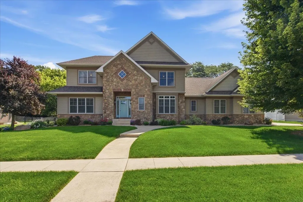 1119 Lakeview Drive Cedar Falls IA 50613