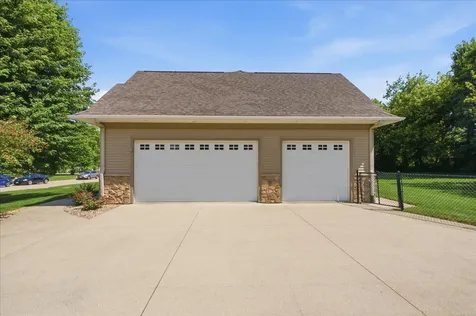 1119 Lakeview Drive Cedar Falls IA 50613