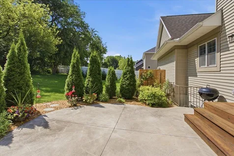 1119 Lakeview Drive Cedar Falls IA 50613