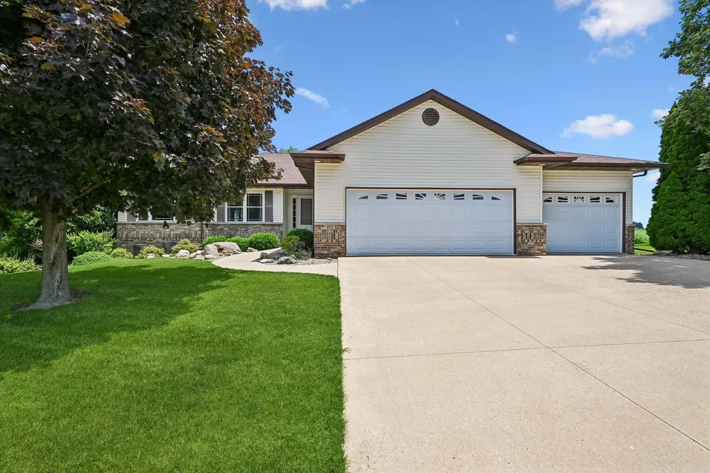 452 Sunset Drive Fairfax IA 52228