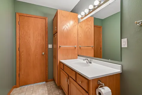 452 Sunset Drive Fairfax IA 52228