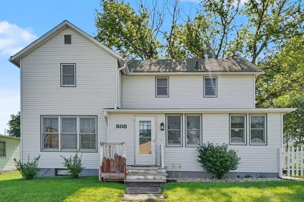 808 5th Avenue NE Independence IA 50644