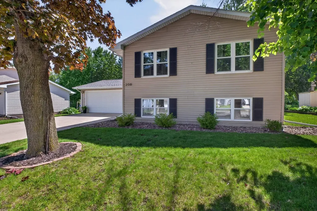 208 NW 23rd Street Waverly IA 50677