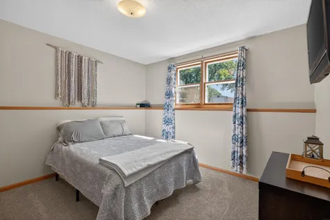 208 NW 23rd Street Waverly IA 50677
