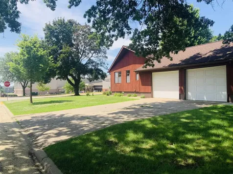 1300 SW 4th Avenue Waverly IA 50677