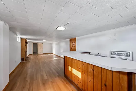 1300 SW 4th Avenue Waverly IA 50677