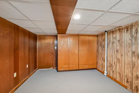 1300 SW 4th Avenue Waverly IA 50677