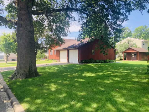 1300 SW 4th Avenue Waverly IA 50677