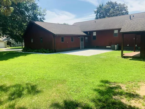 1300 SW 4th Avenue Waverly IA 50677