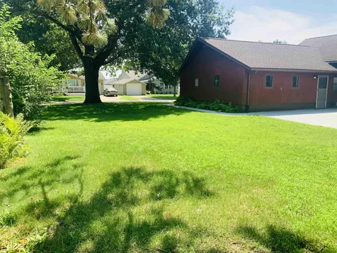 1300 SW 4th Avenue Waverly IA 50677