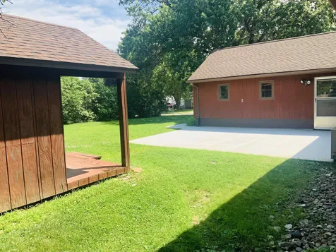 1300 SW 4th Avenue Waverly IA 50677