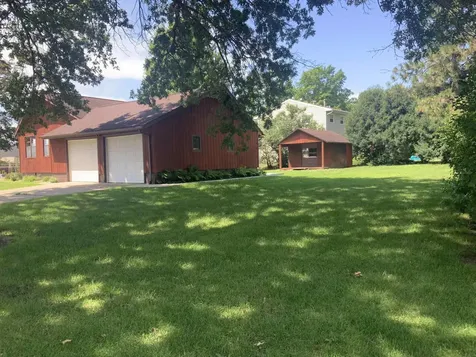 1300 SW 4th Avenue Waverly IA 50677