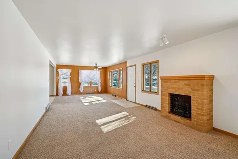1300 SW 4th Avenue Waverly IA 50677