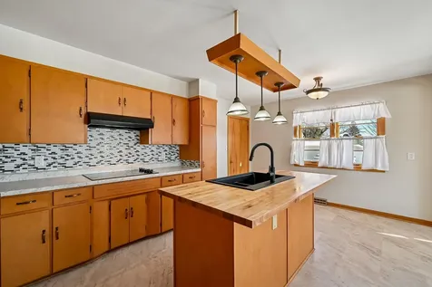 1300 SW 4th Avenue Waverly IA 50677