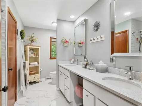 144 Amity Drive Waterloo IA 50701