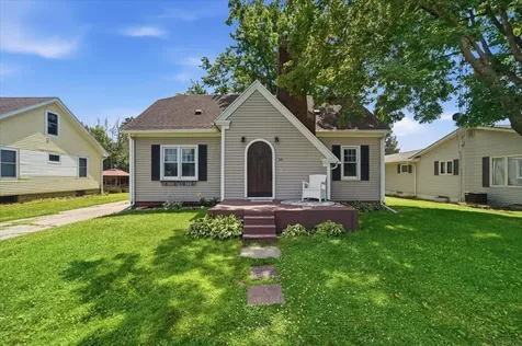 221 W Maple Street Hubbard IA 50122