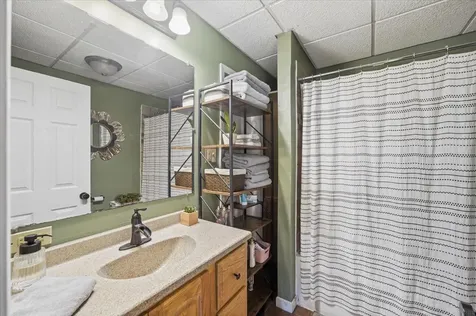 221 W Maple Street Hubbard IA 50122