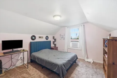 221 W Maple Street Hubbard IA 50122
