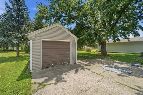 221 W Maple Street Hubbard IA 50122