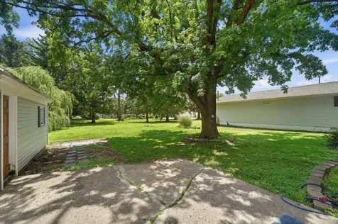 221 W Maple Street Hubbard IA 50122