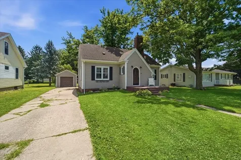 221 W Maple Street Hubbard IA 50122