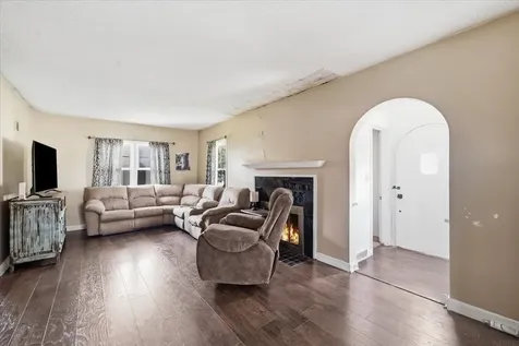 221 W Maple Street Hubbard IA 50122