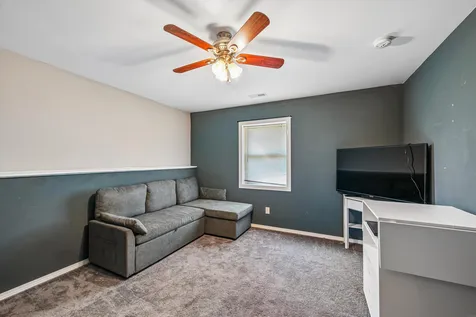 2590 Meadow View Drive Urbana IA 52345