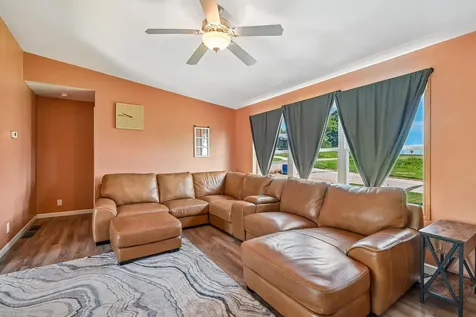2590 Meadow View Drive Urbana IA 52345