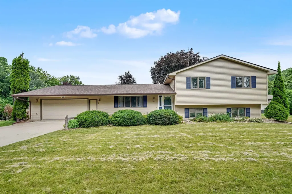 2117 Tilbury Road Waterloo IA 50701
