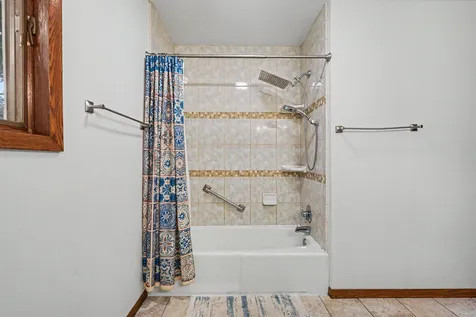 2117 Tilbury Road Waterloo IA 50701