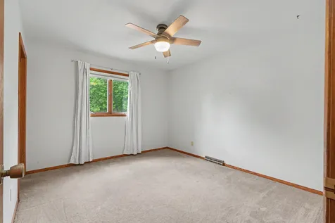 2117 Tilbury Road Waterloo IA 50701