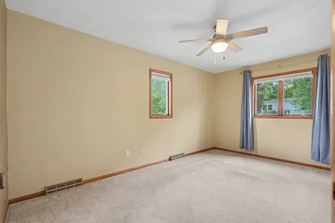 2117 Tilbury Road Waterloo IA 50701
