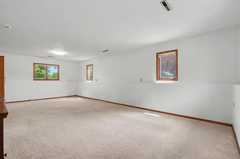 2117 Tilbury Road Waterloo IA 50701