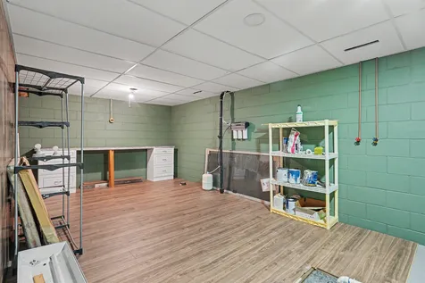 2117 Tilbury Road Waterloo IA 50701