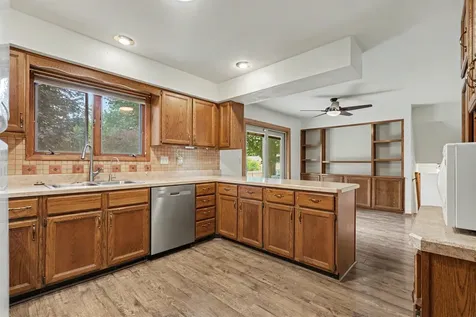 2117 Tilbury Road Waterloo IA 50701