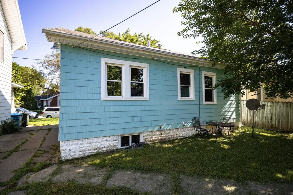 514 Pleasant Street Waterloo IA 50702