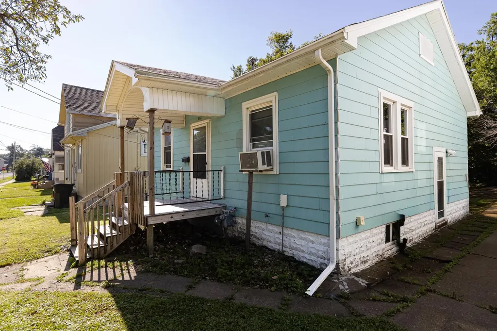 914 Pleasant Street Waterloo IA 50702